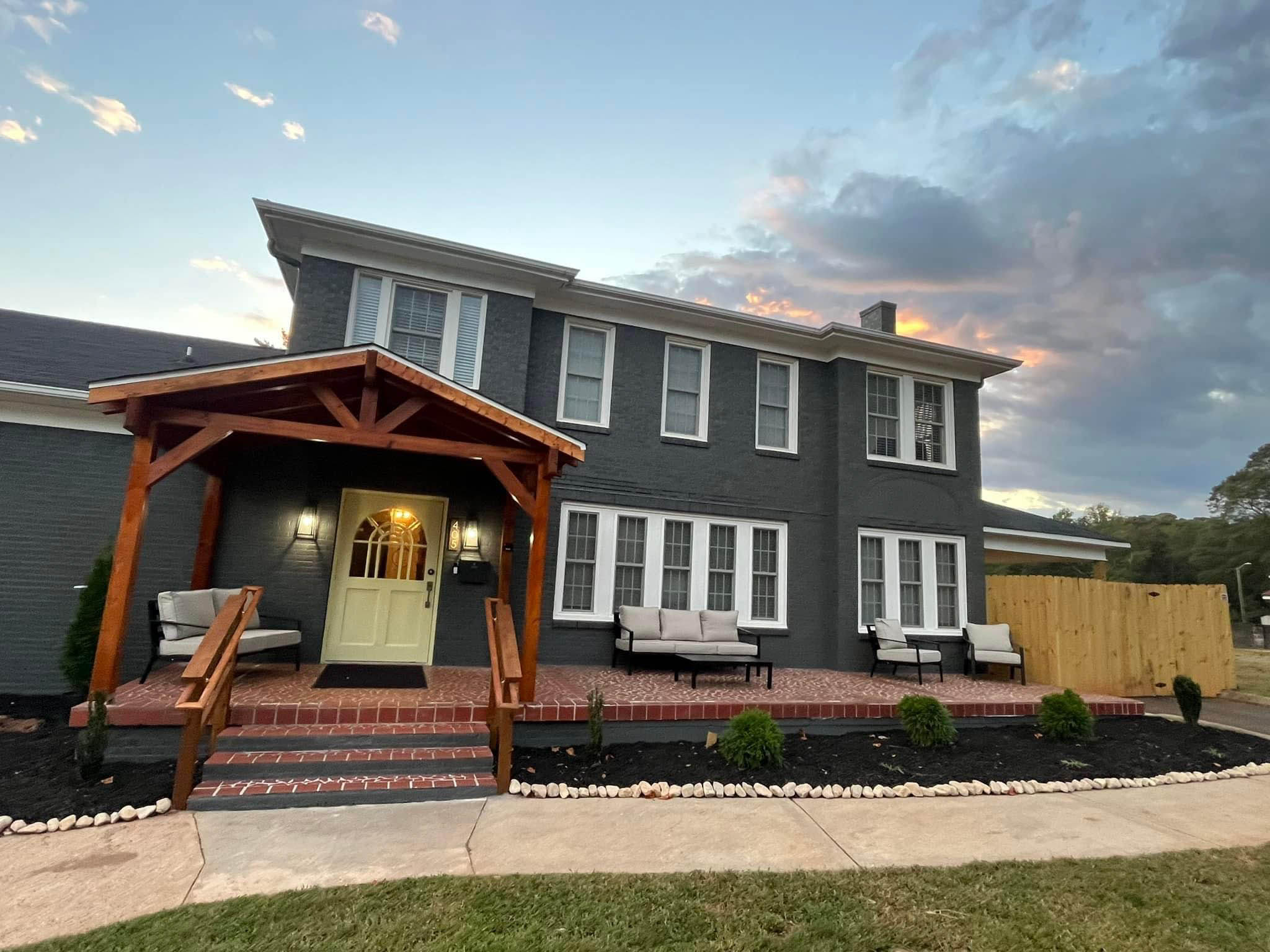 A view of the exterior of American Detox and Treatment Center's residential treatment center in South Carolina.